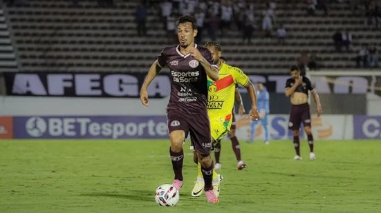 Árbitro saca arma em jogo de futsal infantil após discussão com pais de alunos