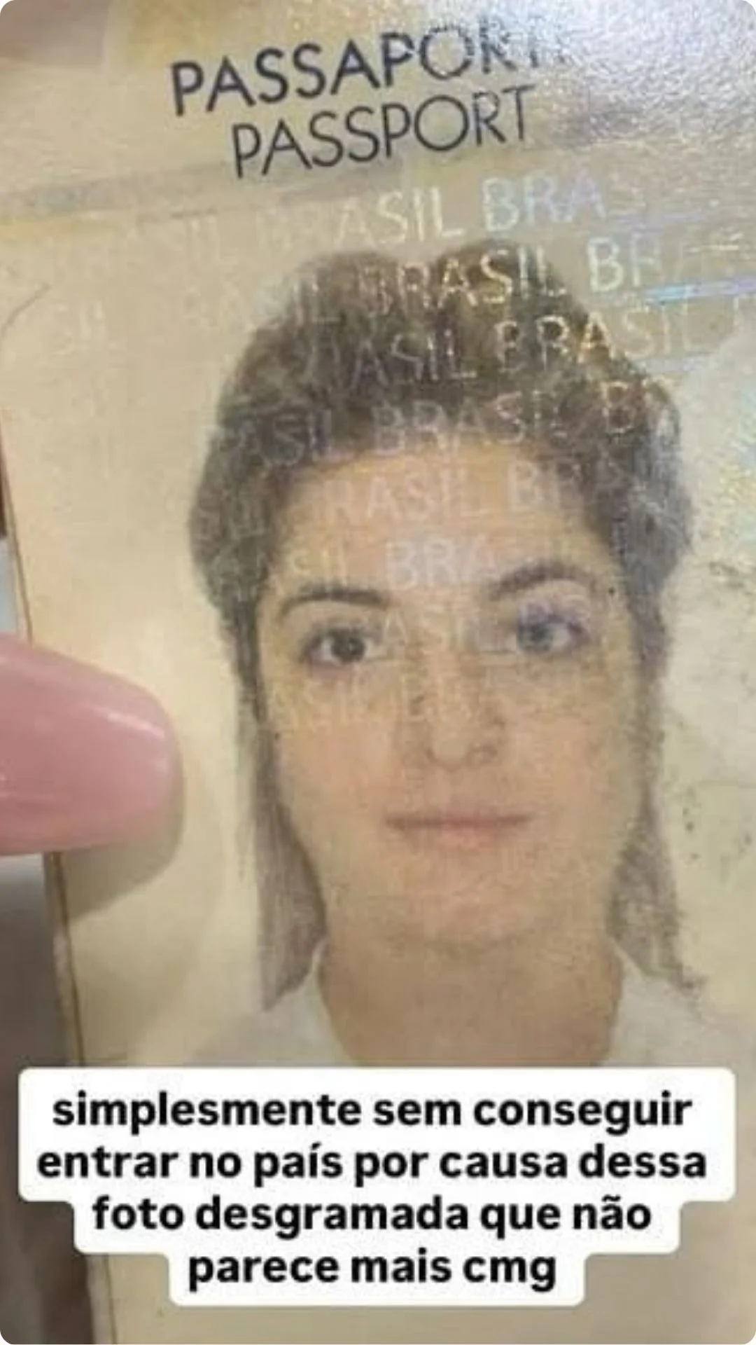 Gkay é barrada em aeroporto internacional após foto de passaporte não ser reconhecida