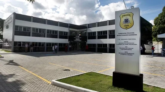 Adolescente de 15 anos é apreendido após agredir e manter a mãe em cárcere privado em Salvador