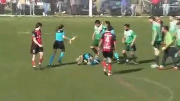 Assistente de arbitragem é agredida com soco no rosto durante partida no interior da Bahia