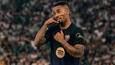 Barcelona vence o Betis por 5 a 2 e mantém 100% de aproveitamento na temporada