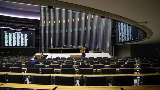 Câmara dos Deputados abre concurso para analista com salário de R$ 32 mil; veja vagas para Jornalismo