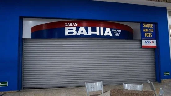 Casas Bahia realiza leilão com TVs, refrigeradores e móveis a partir de R$ 211