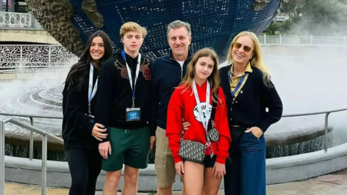 Duda Guerra ao lado de Angélica e Luciano Huck durante o período em que namorava Benício Huck — Foto: Reprodução/Instagram