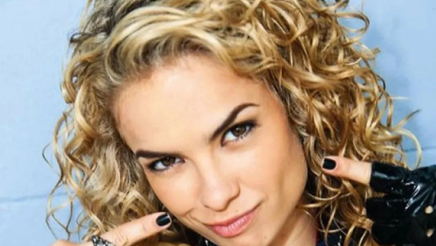 Elenco de ‘Rebelde’ se reúne no funeral da atriz e cantora Lua Blanco no Rio de Janeiro