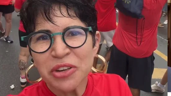 Ex-repórter da TV Bahia declara voto em Lula durante ato político em Salvador