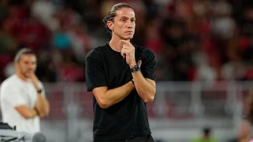 Filipe Luís adota tom cauteloso no Monaco após ser rotulado como “invencível” pela imprensa europeia