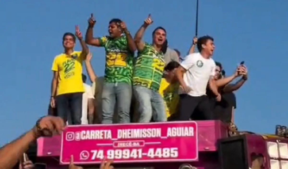 Flávio Bolsonaro reúne mais de 71 mil pessoas em ato na Avenida Paulista, aponta estimativa da USP