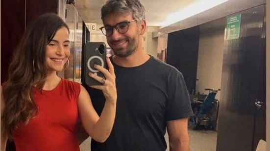 Hugo Moura e Maria Clara Senra anunciam gravidez durante evento no Rio de Janeiro