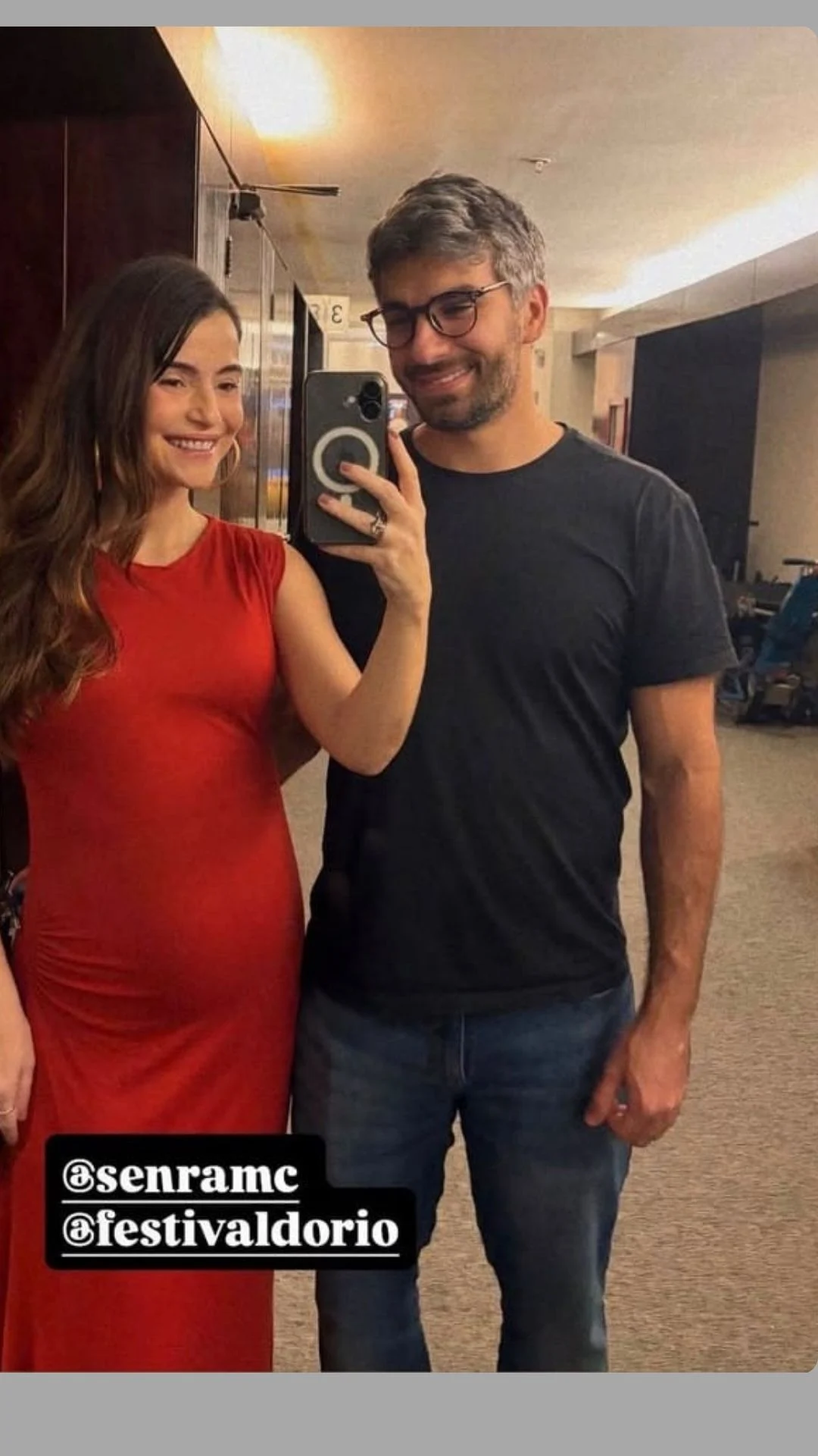 Hugo Moura e Maria Clara Senra anunciam gravidez durante evento no Rio de Janeiro