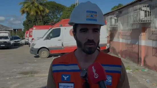 Incêndio aconteceu em um galpão na tarde deste sábado (10) - Bnews