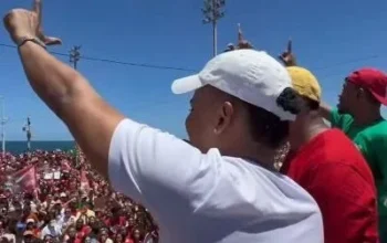 Influenciador baiano Alesson Lima participa de ato político e declara apoio a Lula - Imagem 1