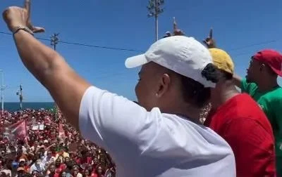 Influenciador baiano Alesson Lima participa de ato político e declara apoio a Lula