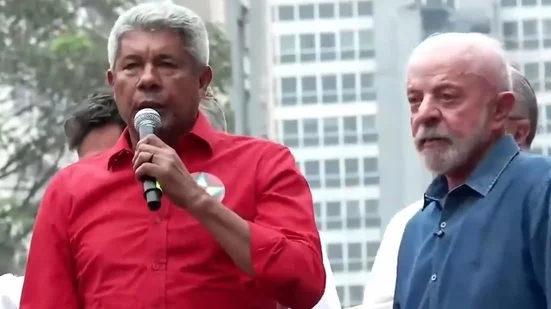 Jerônimo Rodrigues defende união do país em discurso durante ato político na Avenida Paulista