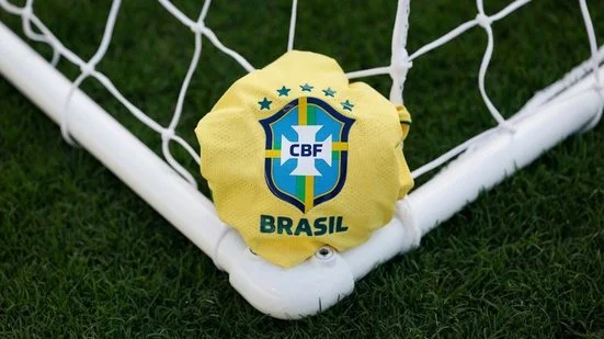 Jornal espanhol aponta Gabriel Jesus e mais cinco nomes para substituir Raphinha no Barcelona