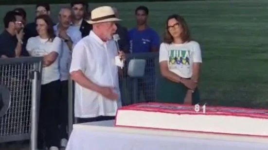 Lula se manifesta sobre saída de Flávio Bolsonaro do Brasil rumo aos Estados Unidos