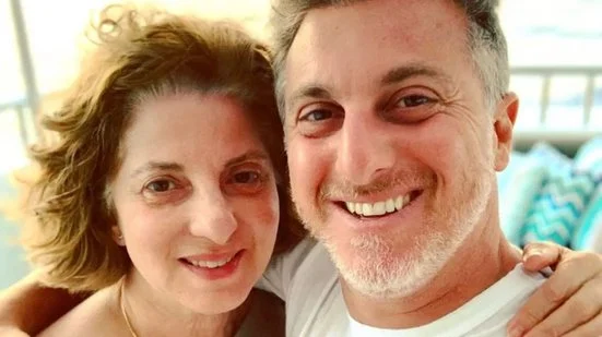 Mãe de Luciano Huck declara voto em Lula e cita ameaças contra o filho caçula