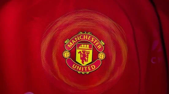 Manchester United avalia substitutos para Michael Carrick após sequência negativa na temporada