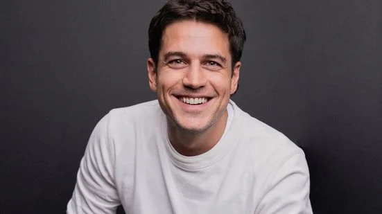 Marco Pigossi revela os motivos para não retornar às novelas e detalha novos projetos