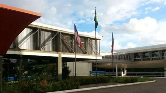 Prorrogação do horário de votação divide petistas e bolsonaristas com acusações de golpe