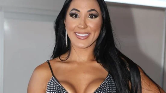 Pyong Lee e Natália Nasser revelam sexo do primeiro bebê do casal em chá revelação