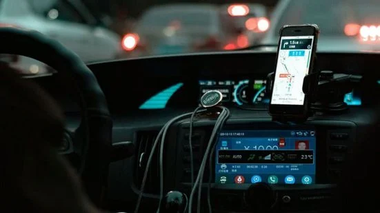 Uber é condenada pela Justiça a pagar indenização de R$ 7 mil por celular esquecido em corrida