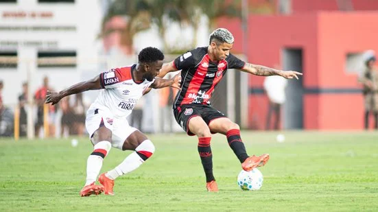 Vitória empata com o Athletico-PR e mantém jejum contra times do G-6 no Brasileirão